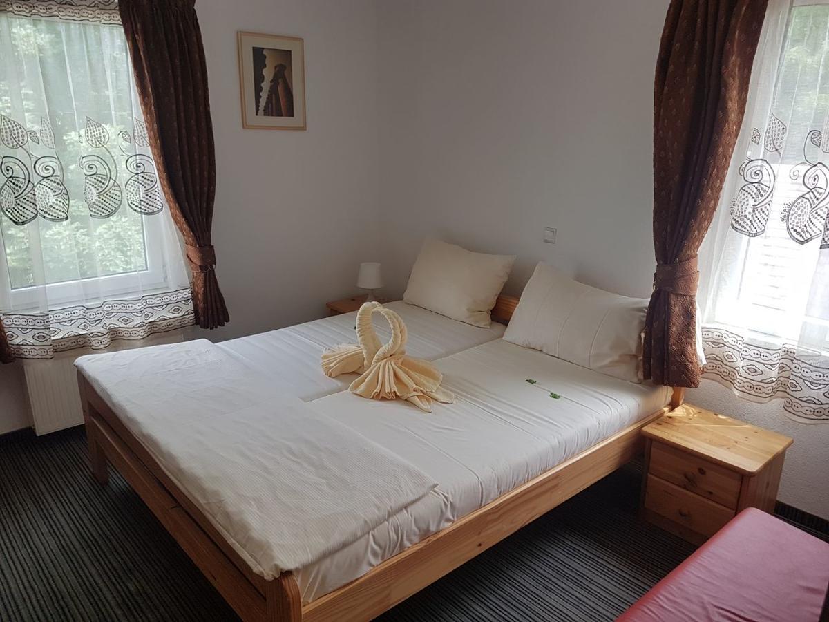 Hotel Garni Zur Eisenbahn クライルスハイム エクステリア 写真